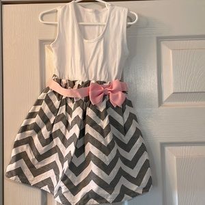 Caught ya looking Chevron dress. Size 4T
